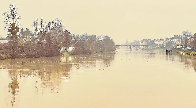 River Marne in Winter